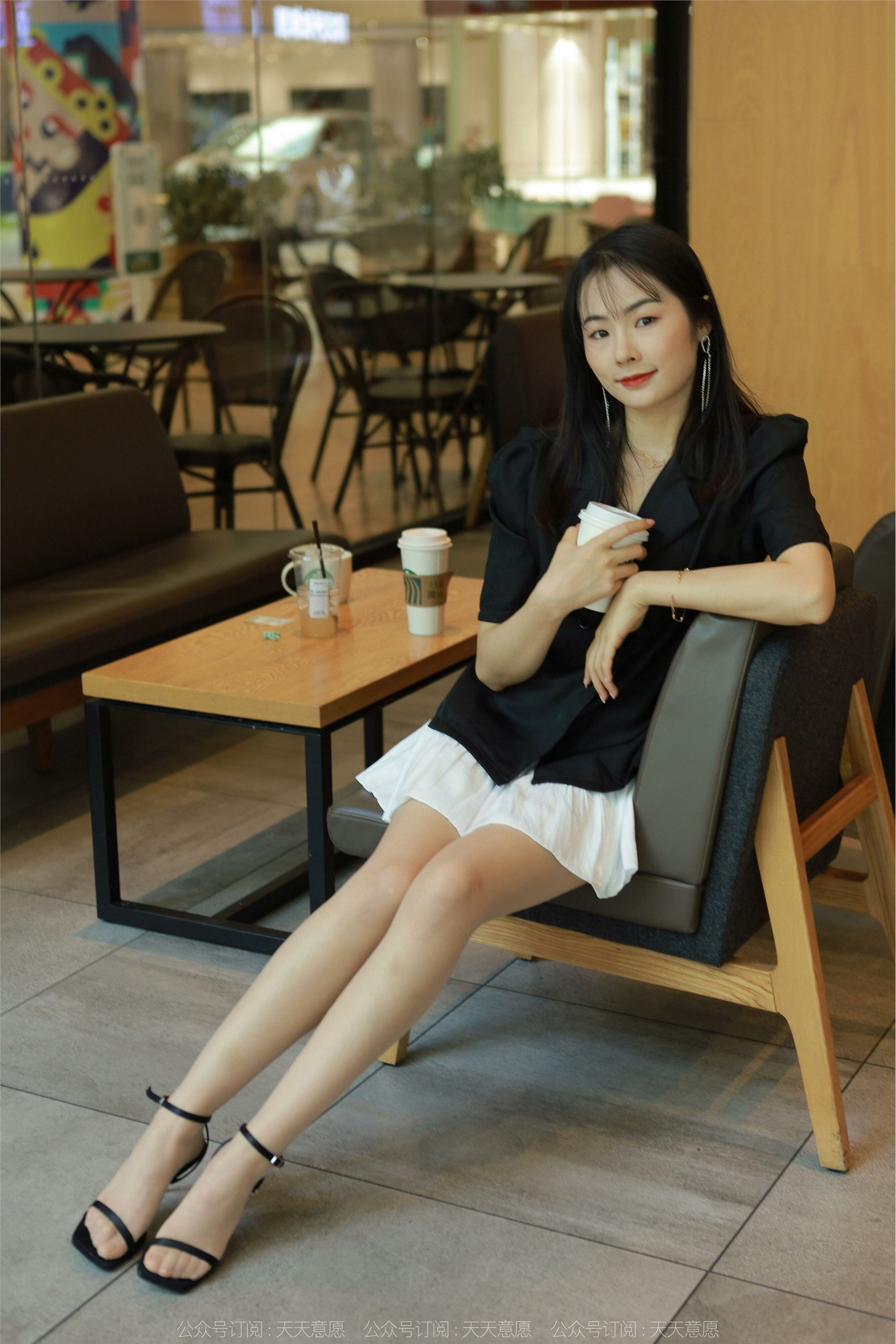 IESS异思趣向  2022.05.06 丝享家 1080：小金《简约黑色凉鞋》